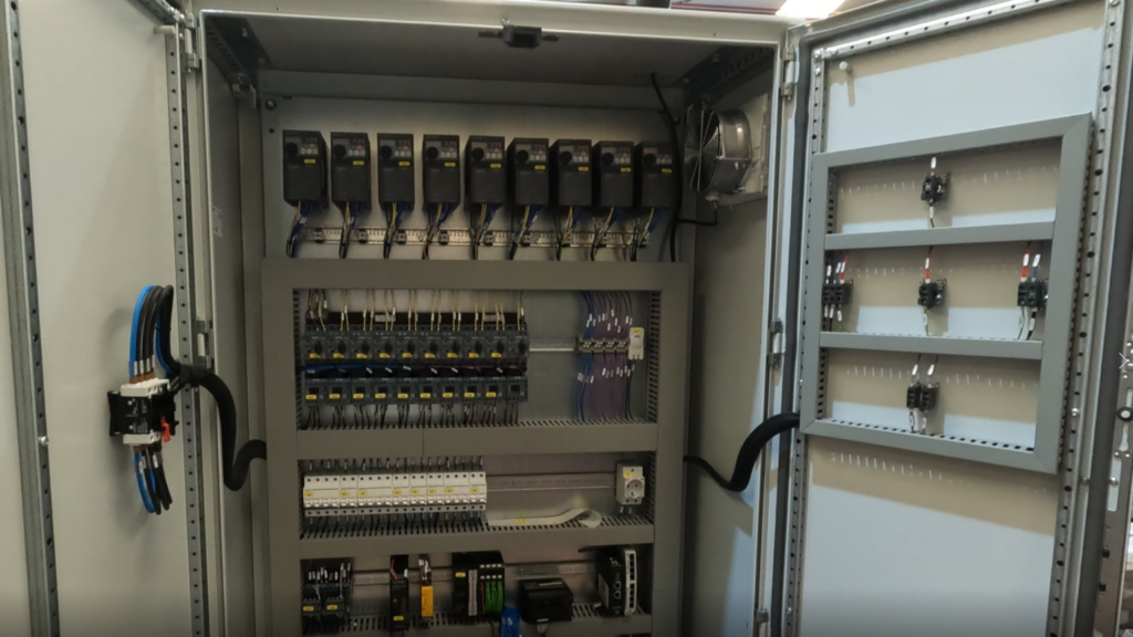 Diseno sin titulo 2 1536x864 1 - La electrónica – protagonista en maquinaria industrial