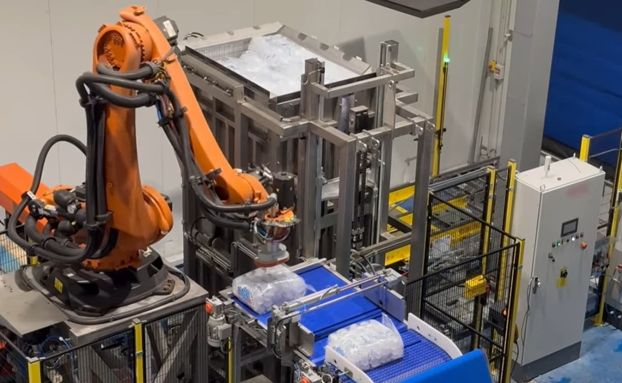 Robot y prensa de sacos de hielo - Proatec